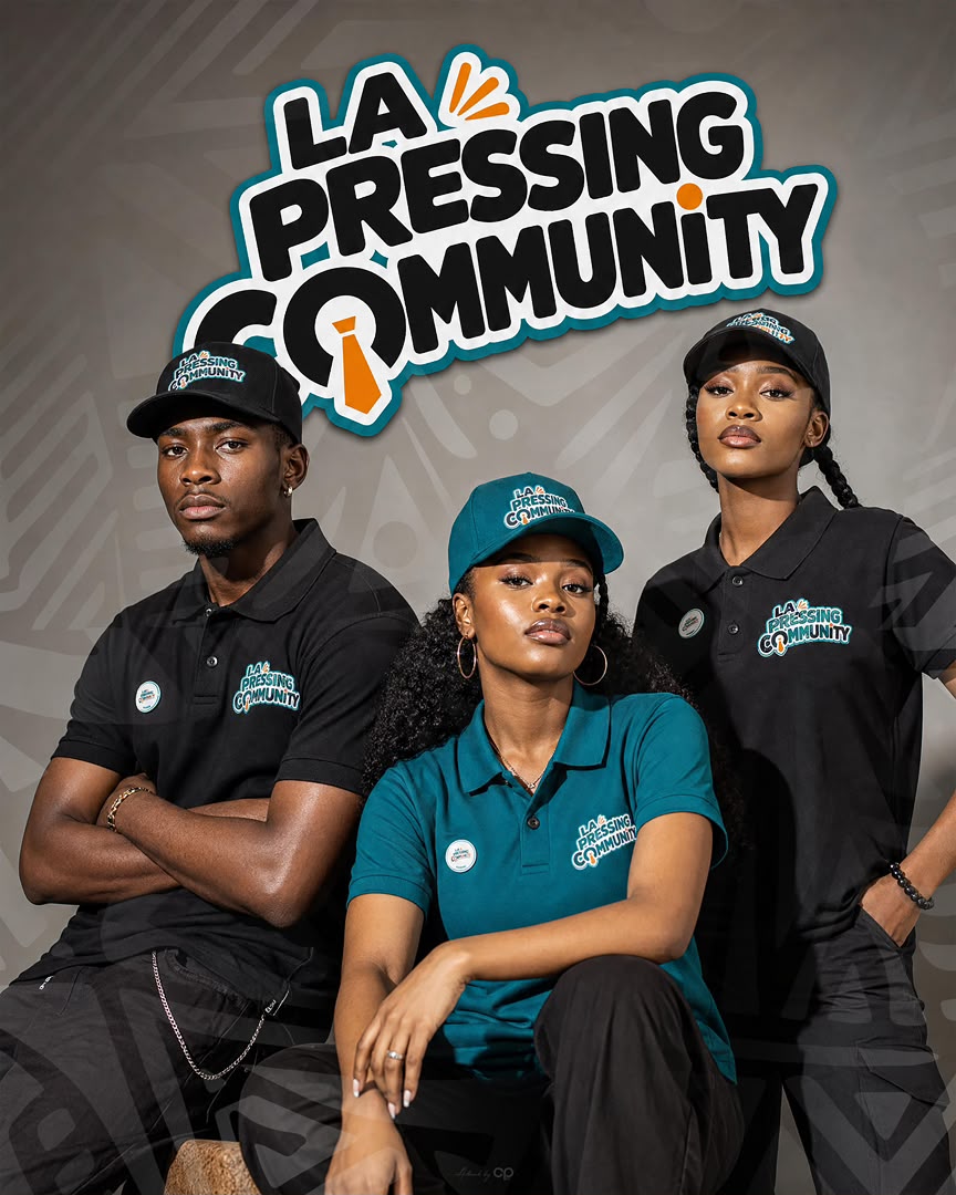Trois membres La Pressing Community en polo et casquette de la communauté